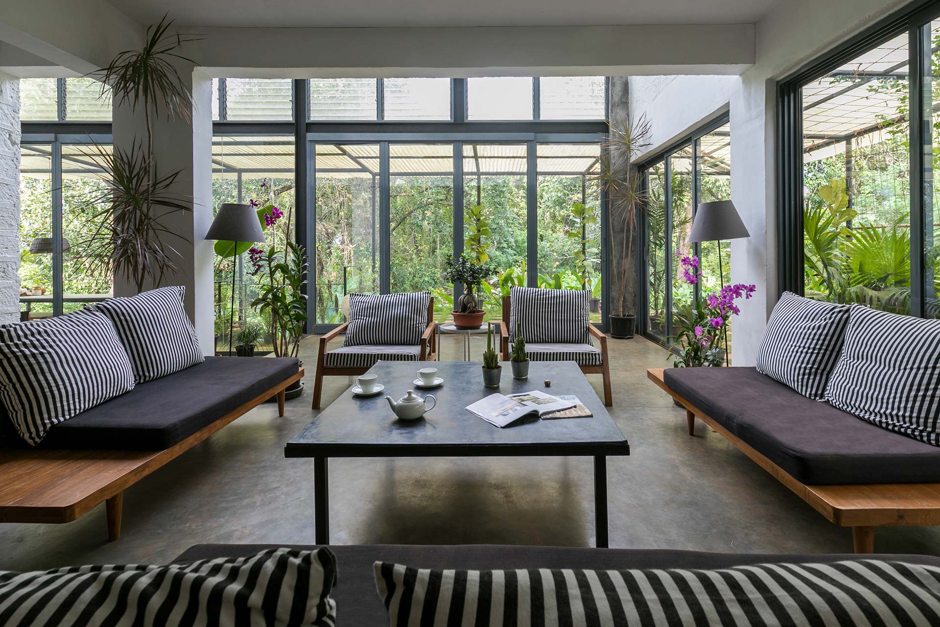 Stylish decor for living room perfect for group trip
